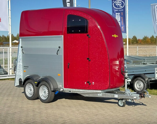 Trailer Humbaur Pegasus 2400 con tappezzeria e porte laterali