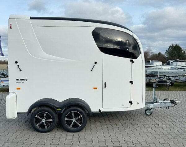Trailer Humbaur Maximus 2700 con tappezzeria, porte laterali e tetto apribile