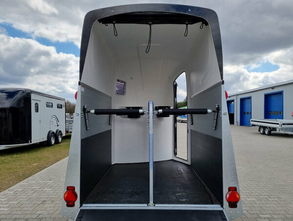 Trailer Humbaur Pegasus 2400 con tappezzeria e porte laterali - Image 9