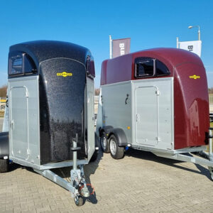 Trailer Humbaur Xanthos Aero 2400 con tappezzeria e porte laterali