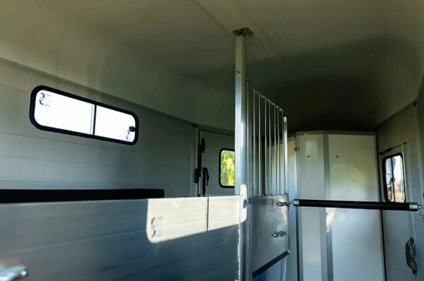 Trailer di cavalli Liberty Touring Country XL + Front Ramp and Napplerstery - Image 7