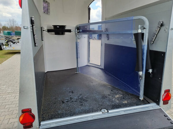 Trailer Humbaur Pegasus 2400 con tappezzeria e porte laterali - Image 6