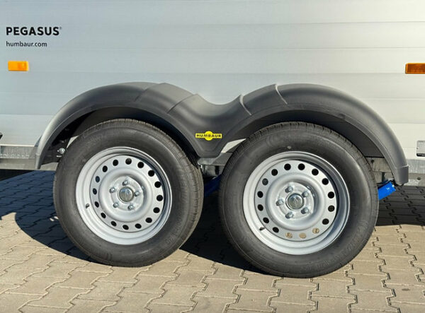 Trailer Humbaur Pegasus 2400 con tappezzeria e porte laterali - Image 2