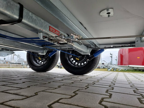 Trailer Humbaur Xanthos Aero 2400 con tappezzeria e porte laterali - Image 3