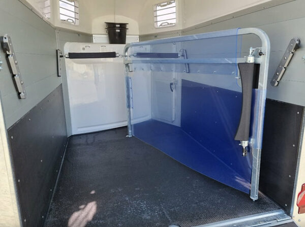Trailer Humbaur Xanthos Aero 2400 con tappezzeria e porte laterali - Image 5