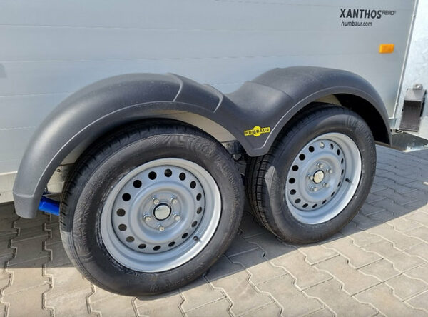 Trailer Humbaur Xanthos Aero 2400 con tappezzeria e porte laterali - Image 2