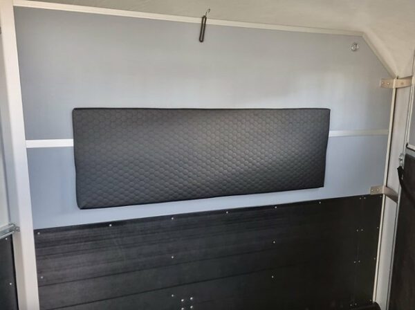 Horse Trailer Maxi 3 con rampa laterale e rivestimento - Image 2