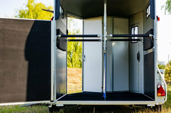 Trailer di cavalli Liberty Touring Country XL + Front Ramp and Napplerstery - Image 10