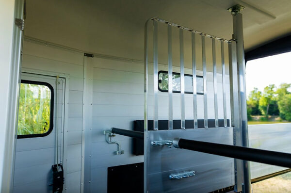 Trailer di cavalli Liberty Touring Country XL + Front Ramp and Napplerstery - Image 6