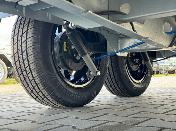 Trailer Humbaur Maximus 2700 con tappezzeria, porte laterali e tetto apribile - Image 3