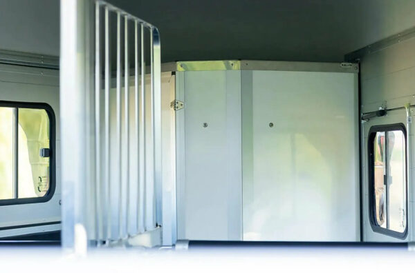 Trailer di cavalli Liberty Touring Country XL + Front Ramp and Napplerstery - Image 8